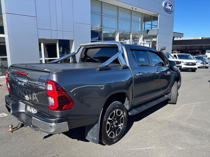 2021 Toyota Hilux SR5