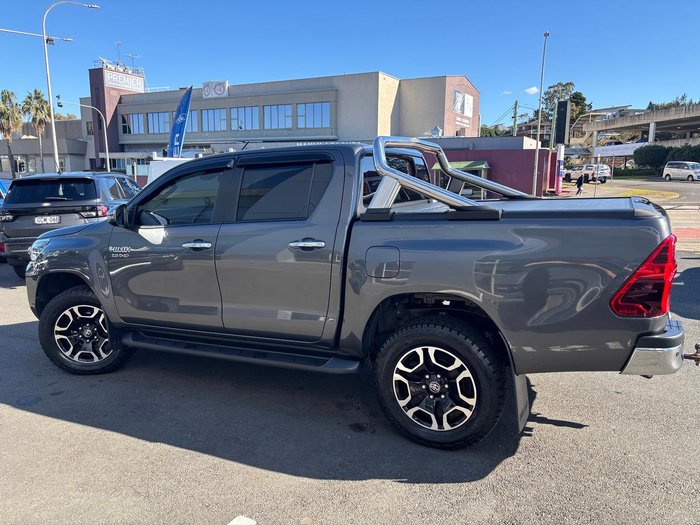 2021 Toyota Hilux SR5