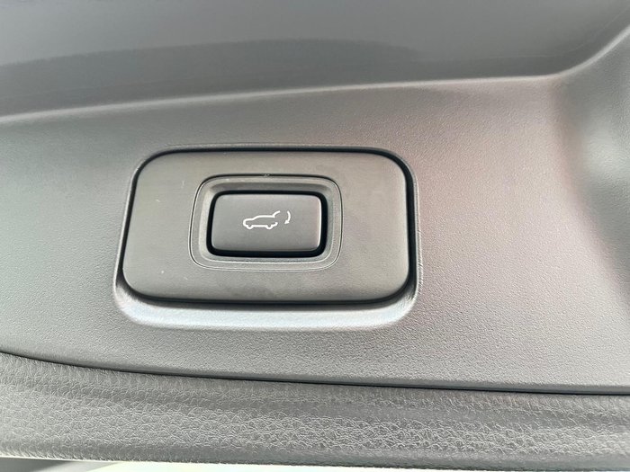 2025 Isuzu MU-X LS-T