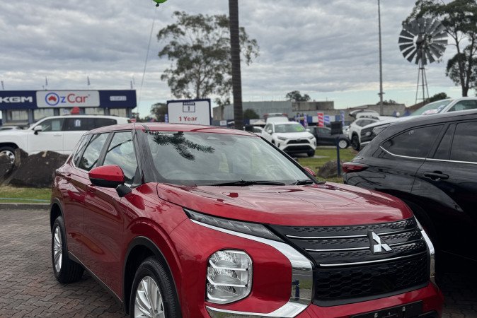 2024 MITSUBISHI OUTLANDER ES 5 SEAT (2WD)