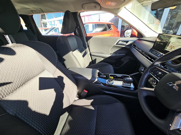 2025 Mitsubishi Outlander ES