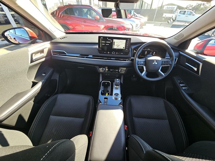 2025 Mitsubishi Outlander ES