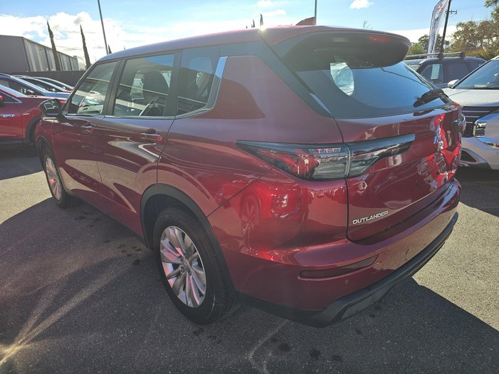 2025 Mitsubishi Outlander ES