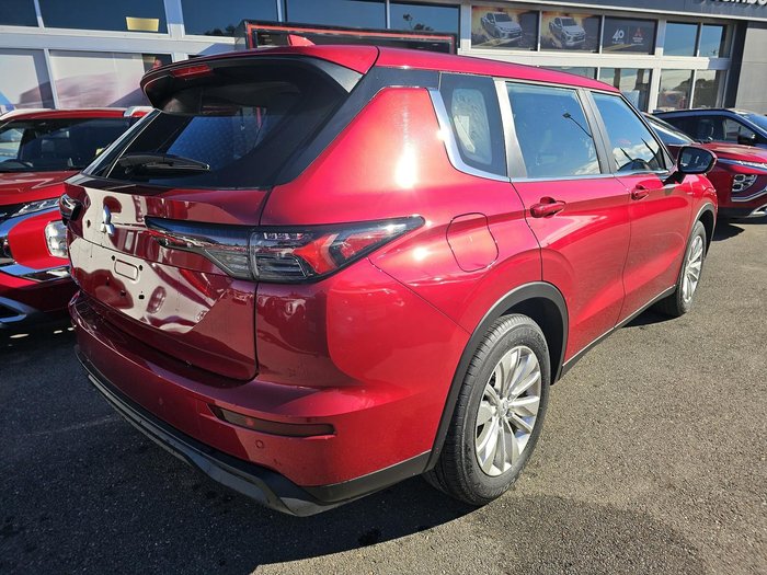 2025 Mitsubishi Outlander ES