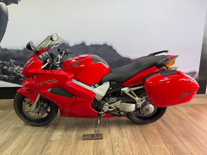 2002 Honda VFR800F (VFR800Fi) RED