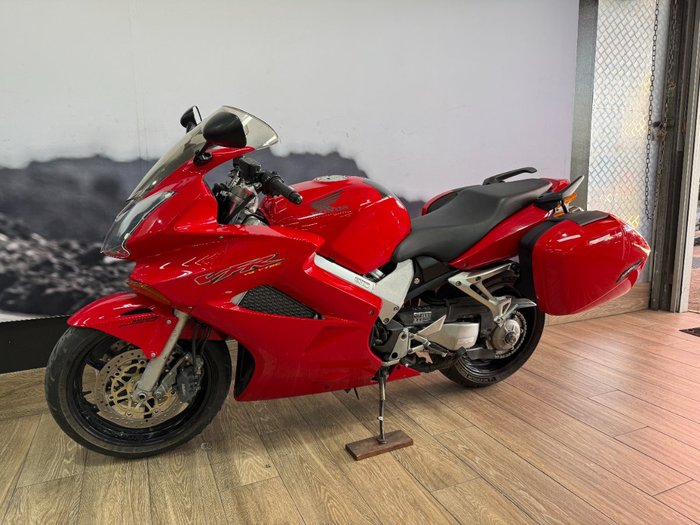 2002 Honda VFR800F (VFR800Fi) RED