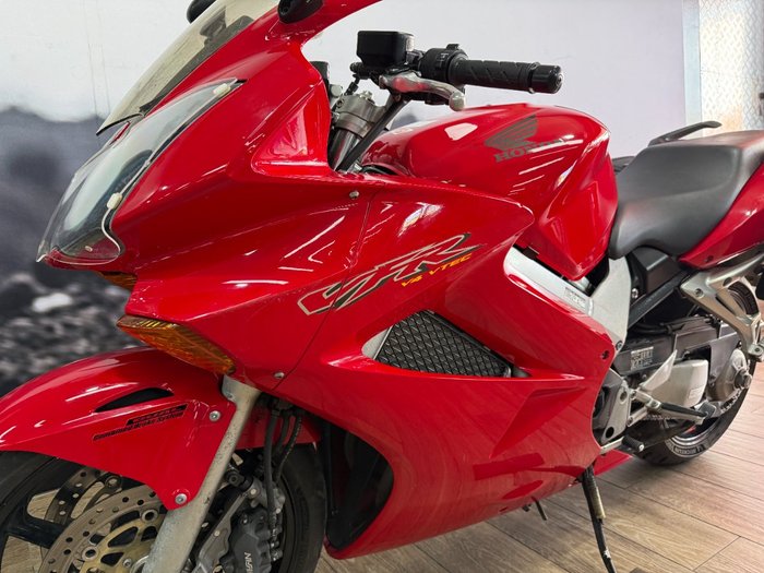 2002 Honda VFR800F (VFR800Fi) RED