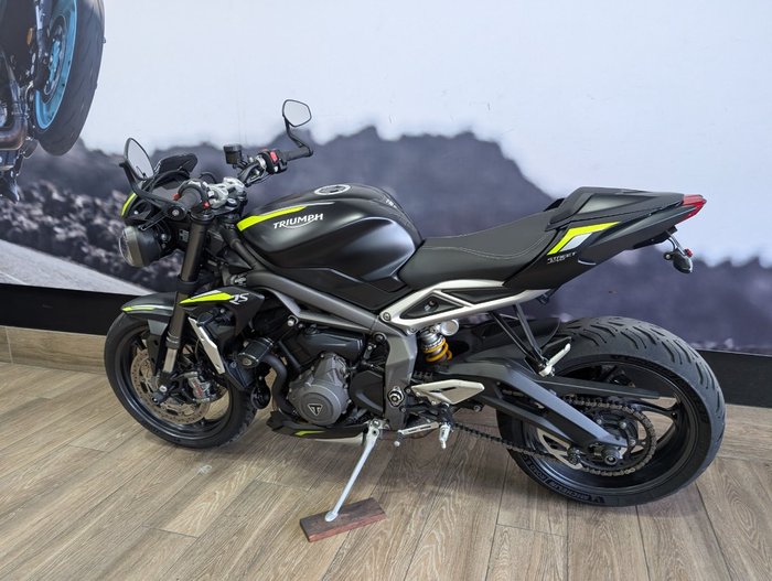 2022 Triumph STREET TRIPLE RS Black
