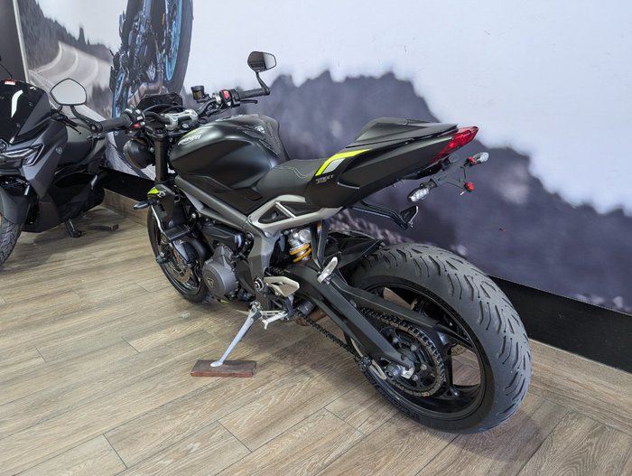 2022 Triumph STREET TRIPLE RS Black