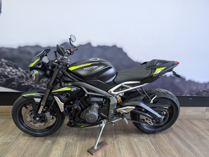 2022 Triumph STREET TRIPLE RS Black
