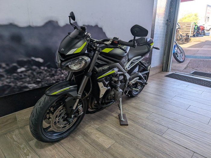 2022 Triumph STREET TRIPLE RS Black