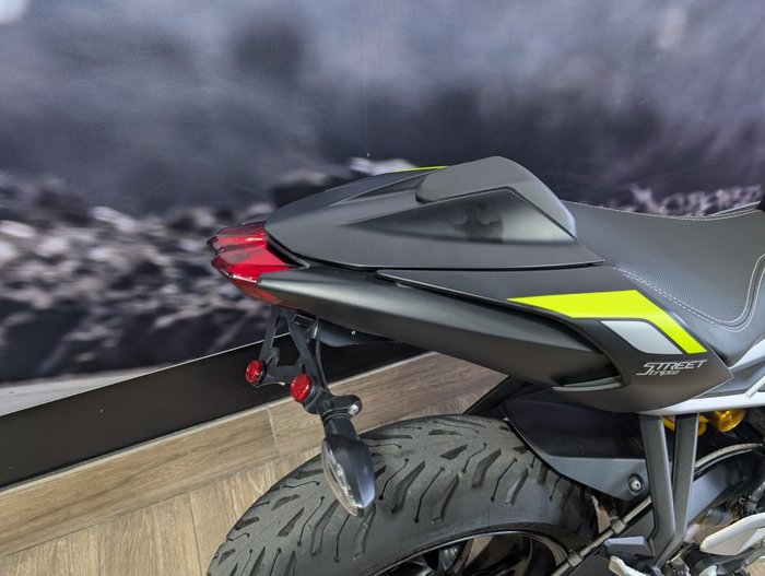 2022 Triumph STREET TRIPLE RS Black
