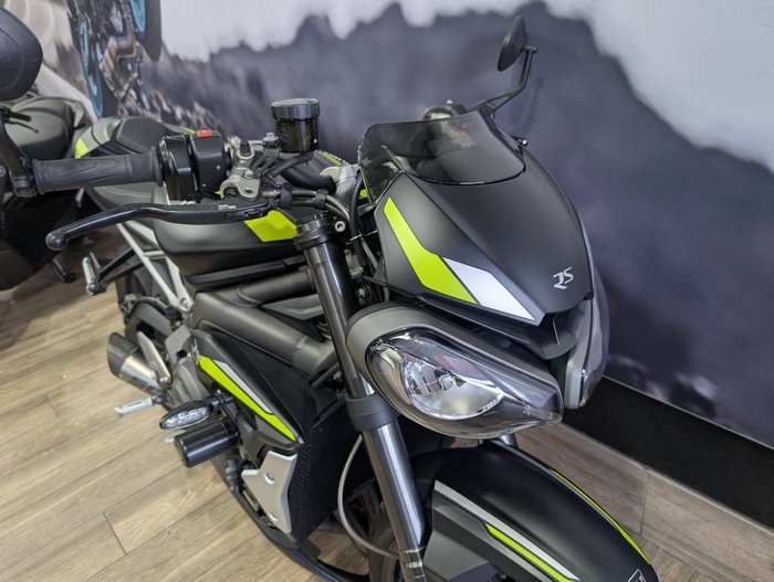2022 Triumph STREET TRIPLE RS Black