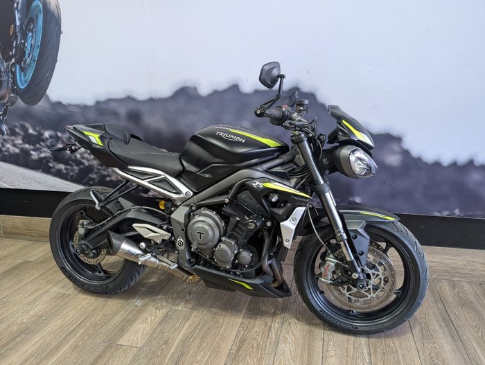 2022 Triumph STREET TRIPLE RS Black