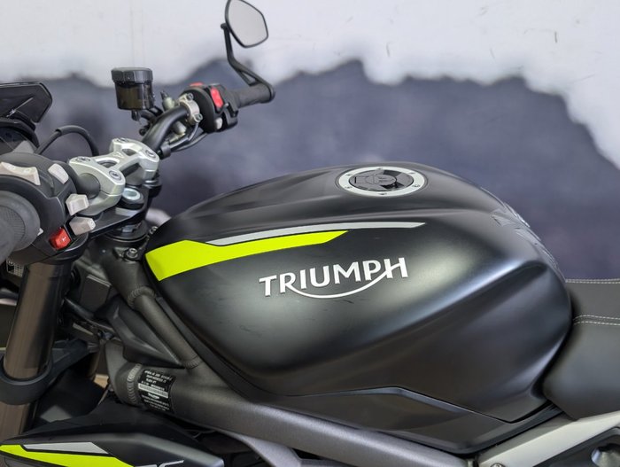 2022 Triumph STREET TRIPLE RS Black