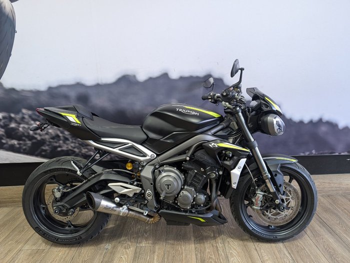 2022 Triumph STREET TRIPLE RS Black