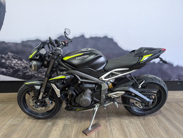 2022 Triumph STREET TRIPLE RS Black