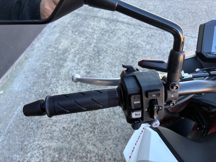 2023 Honda CB750 (HORNET) WHITE