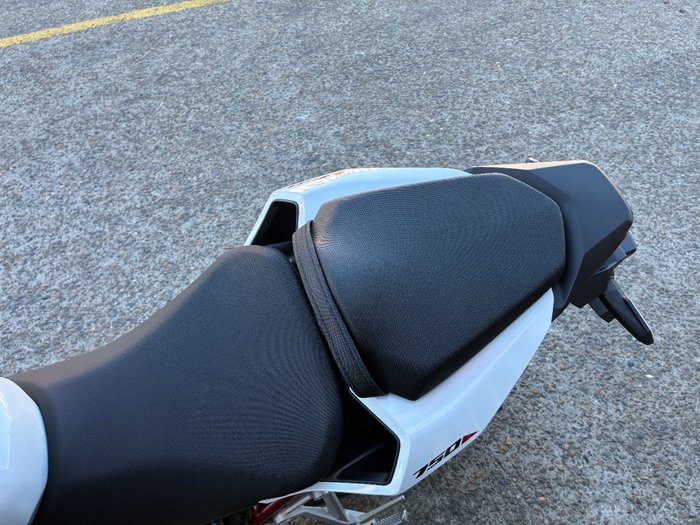 2023 Honda CB750 (HORNET) WHITE