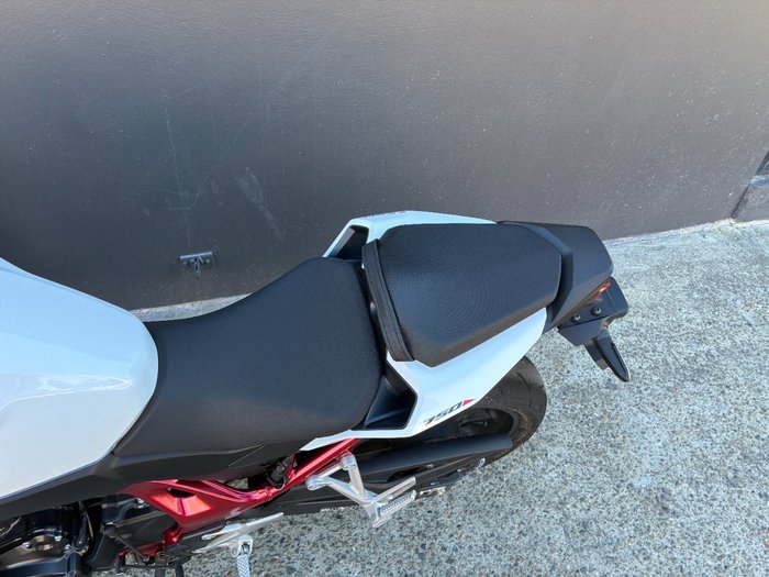 2023 Honda CB750 (HORNET) WHITE
