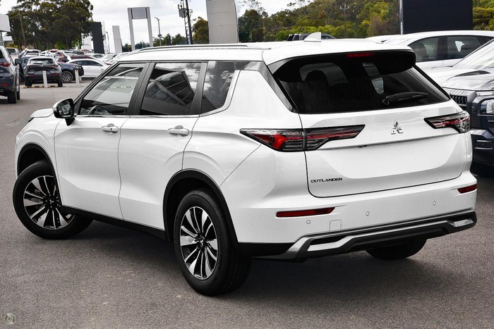 2025 Mitsubishi Outlander LS