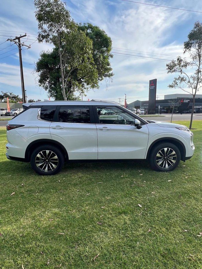 2025 Mitsubishi Outlander LS