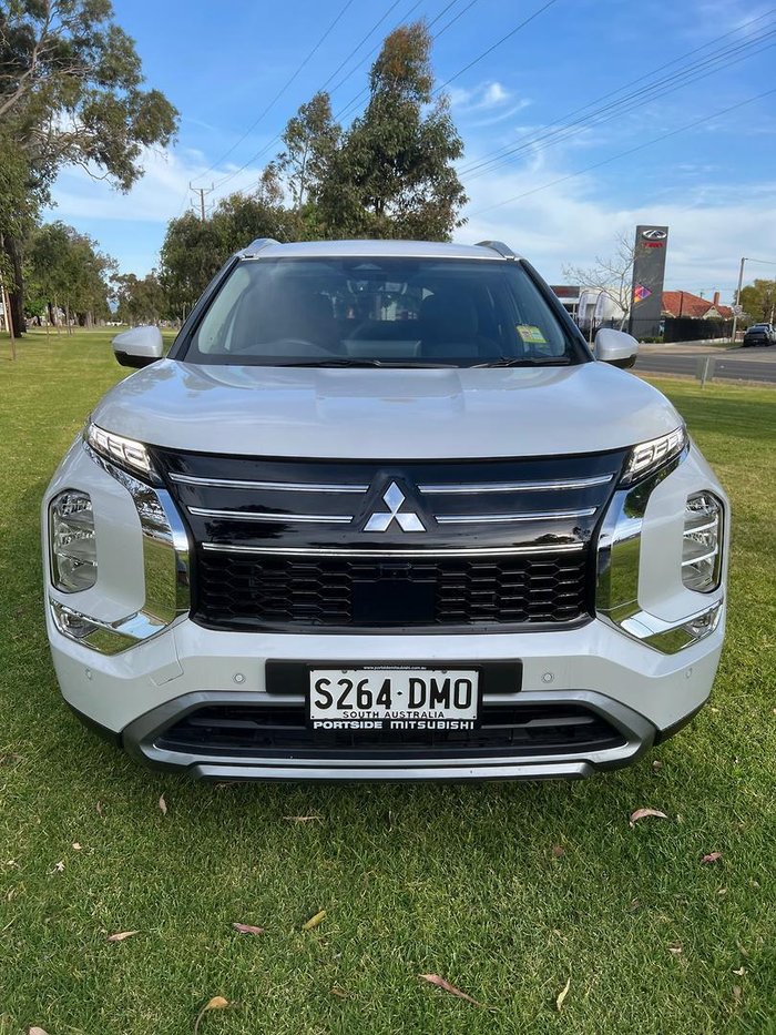 2025 Mitsubishi Outlander LS