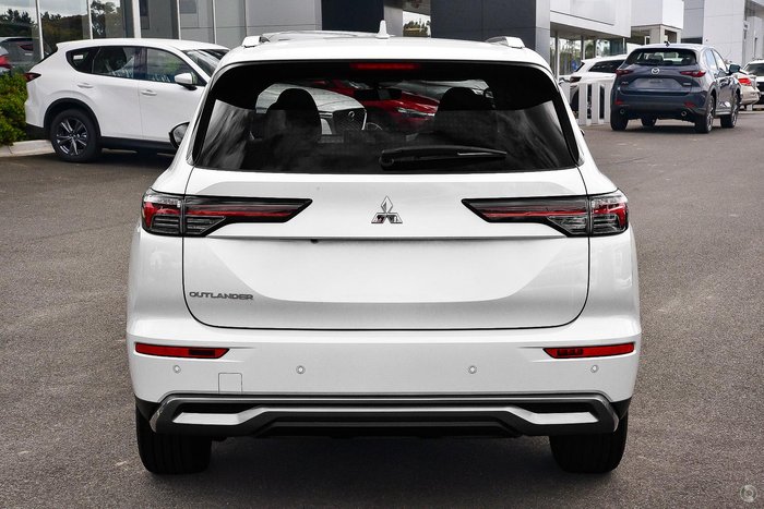 2025 Mitsubishi Outlander LS