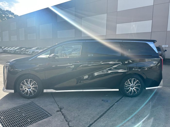 2026 GAC M8 PHEV Luxury