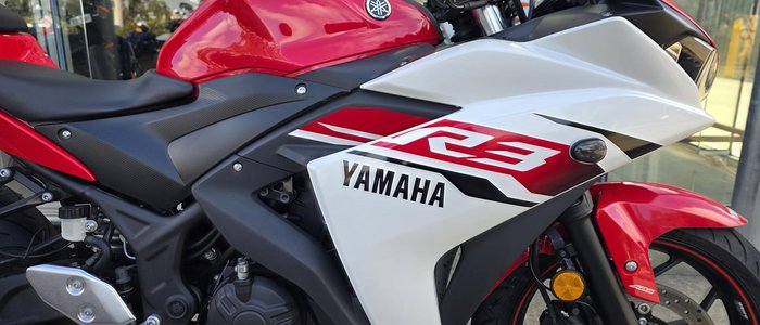 2015 Yamaha YZF-R3 R3 Red