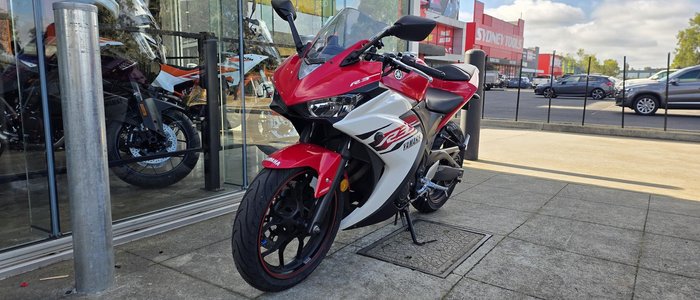 2015 Yamaha YZF-R3 R3 Red