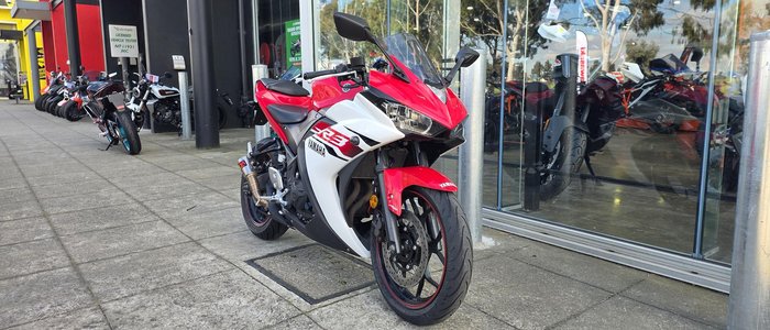 2015 Yamaha YZF-R3 R3 Red