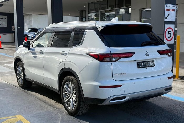 2023 Mitsubishi Outlander LS