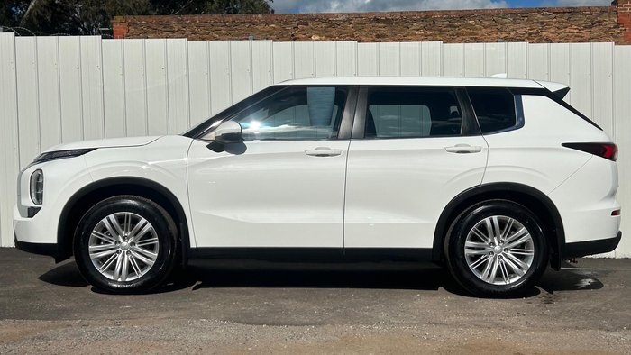 2022 Mitsubishi Outlander ES