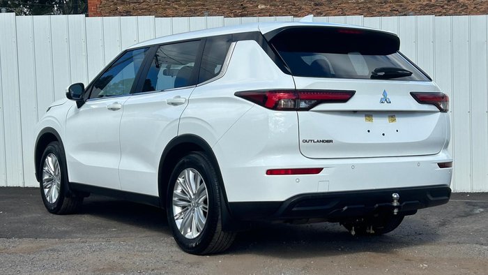 2022 Mitsubishi Outlander ES
