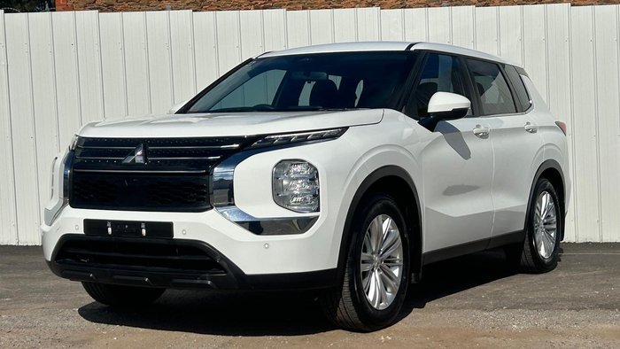 2022 Mitsubishi Outlander ES