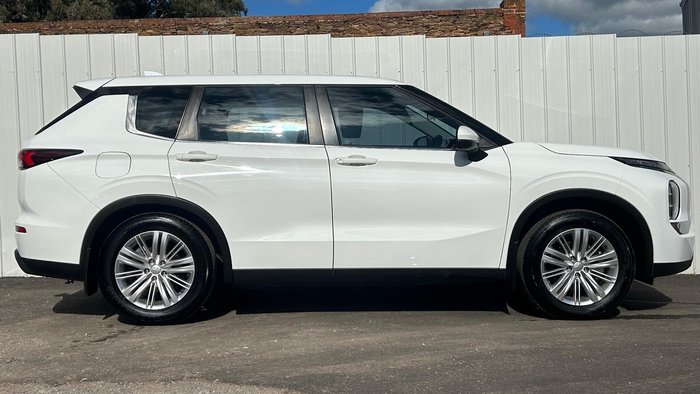 2022 Mitsubishi Outlander ES
