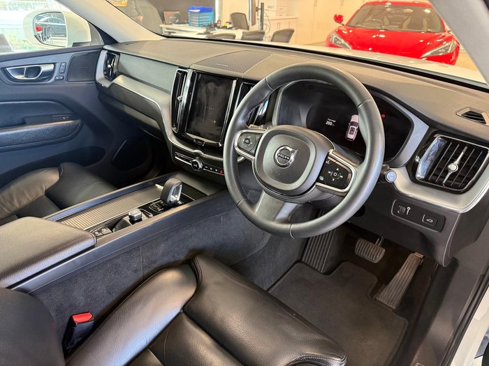 2021 Volvo XC60 B5 Momentum