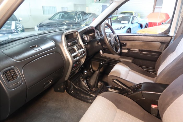 2006 Nissan Navara ST-R