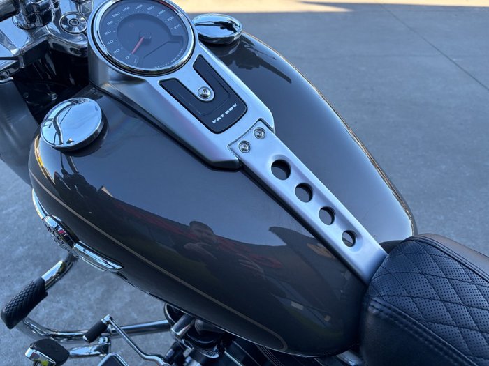 2018 HARLEY-DAVIDSON FLFBS FAT BOY S (114) (CUST) Grey