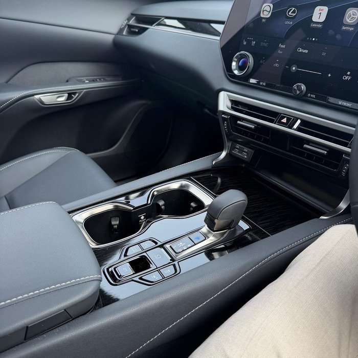 2026 Lexus RX 450h+ Luxury