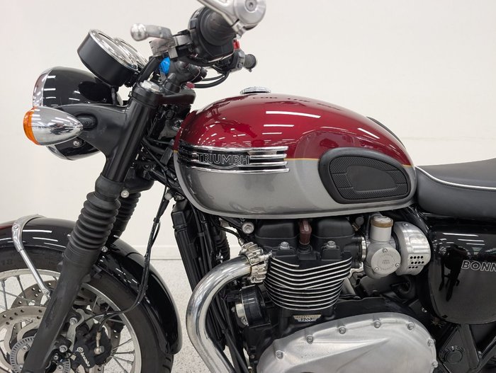 2023 Triumph BONNEVILLE T120 SILVER