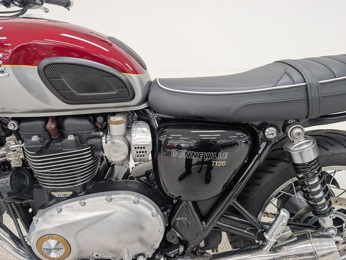 2023 Triumph BONNEVILLE T120 SILVER