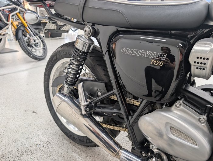 2023 Triumph BONNEVILLE T120 SILVER