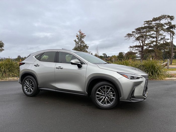 2026 Lexus NX 450h+ Luxury