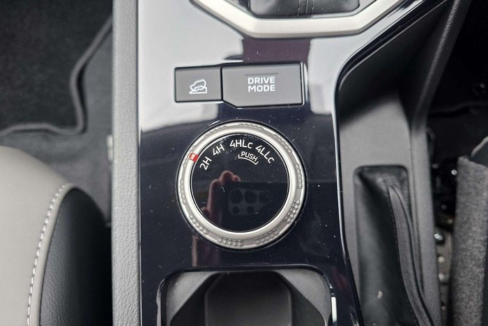 2026 Nissan Navara ST-X D27 MY26 4X4 Dual Range Blizzard White