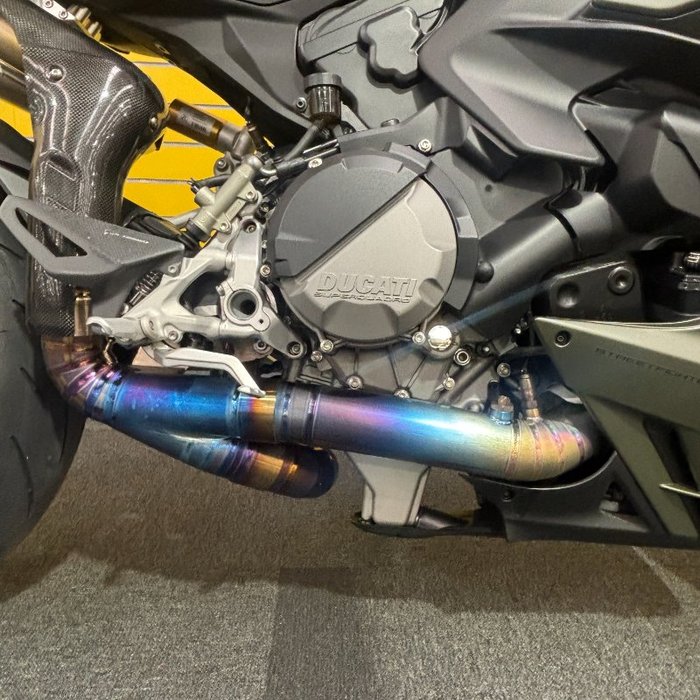 2023 DUCATI STREETFIGHTER V2 Green