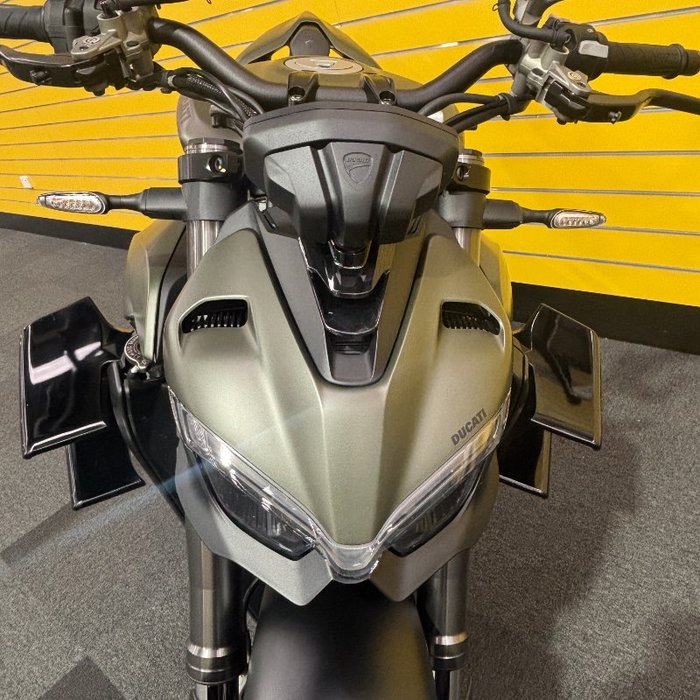 2023 DUCATI STREETFIGHTER V2 Green