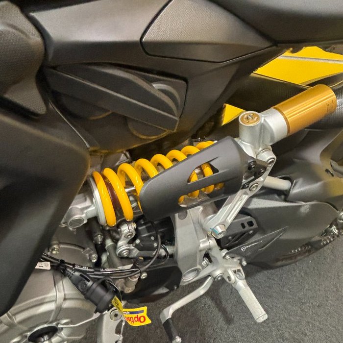 2023 DUCATI STREETFIGHTER V2 Green