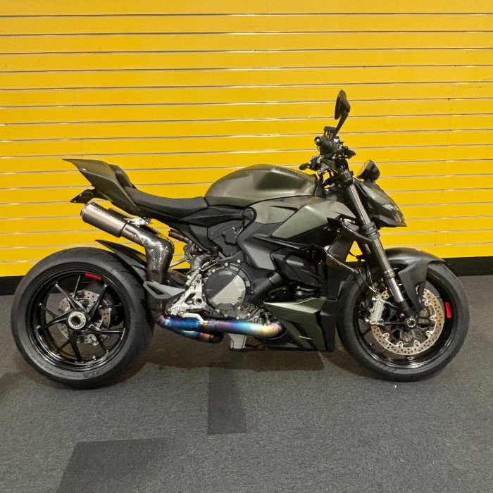 2023 DUCATI STREETFIGHTER V2 Green
